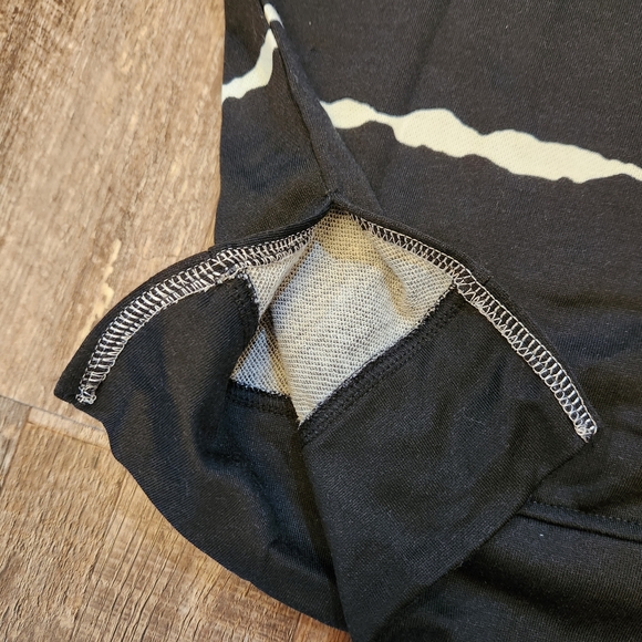 Black Tie Dye Printed Striped Pullover - Picture 7 of 8